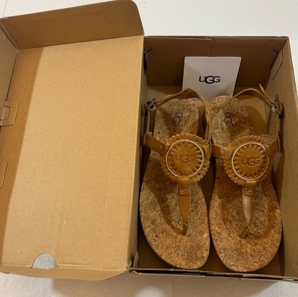 Ugg Women’s “Ayden II” Almond Sandals Size 9 - Picture 6 of 10